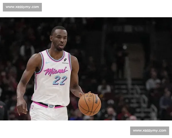 热火对决湖人雨中鏖战展现巨星对抗与战术博弈全景赛季焦点之夜